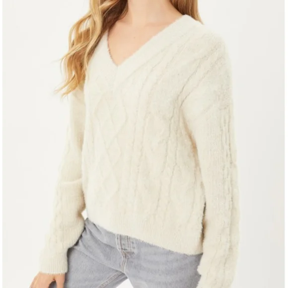 Ivory V neckline sweater - Picture 2 of 6